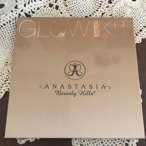 Anastasia Beverly Hills glow kit